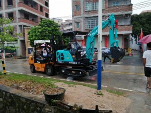 叉車(chē)搭載小型挖掘機(jī)見(jiàn)過(guò)嗎？